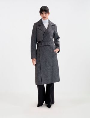 ABRIGO TRENCH COAT CON SOLAPA OVERSIZE Y LAZO EN CINTURA