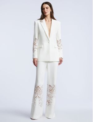 BLAZER CON SOLAPA  Y BOTÓN CONTRASTE ENCAJE GUIPUR